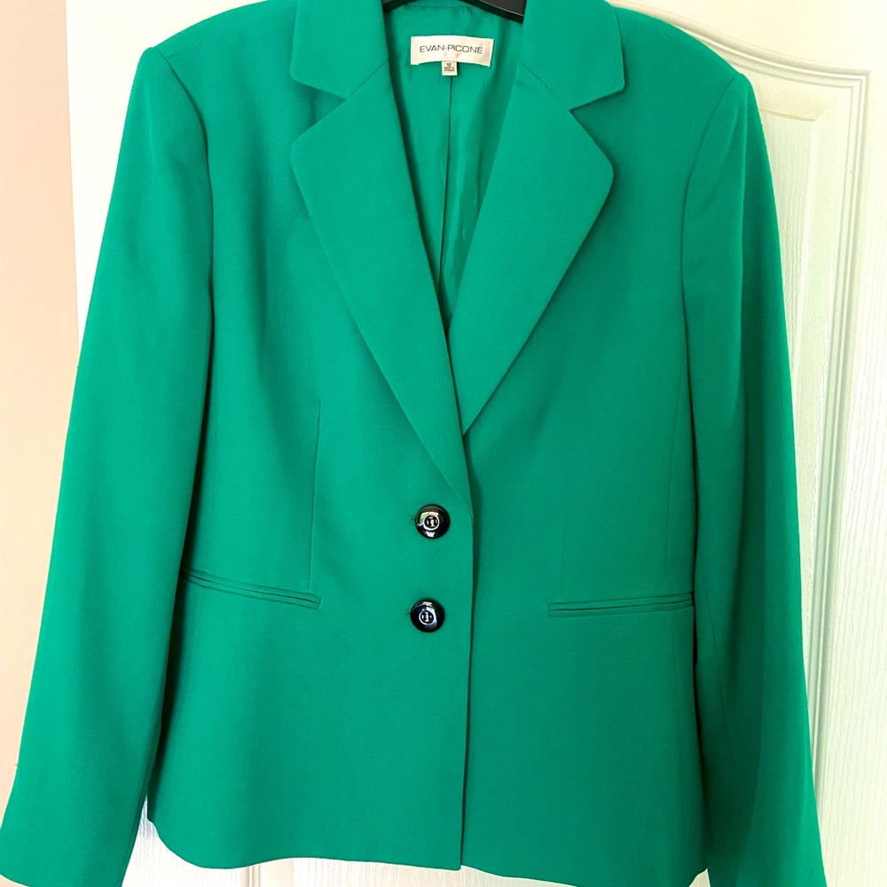 Evan Picone blazer.  Beautiful Kelly green